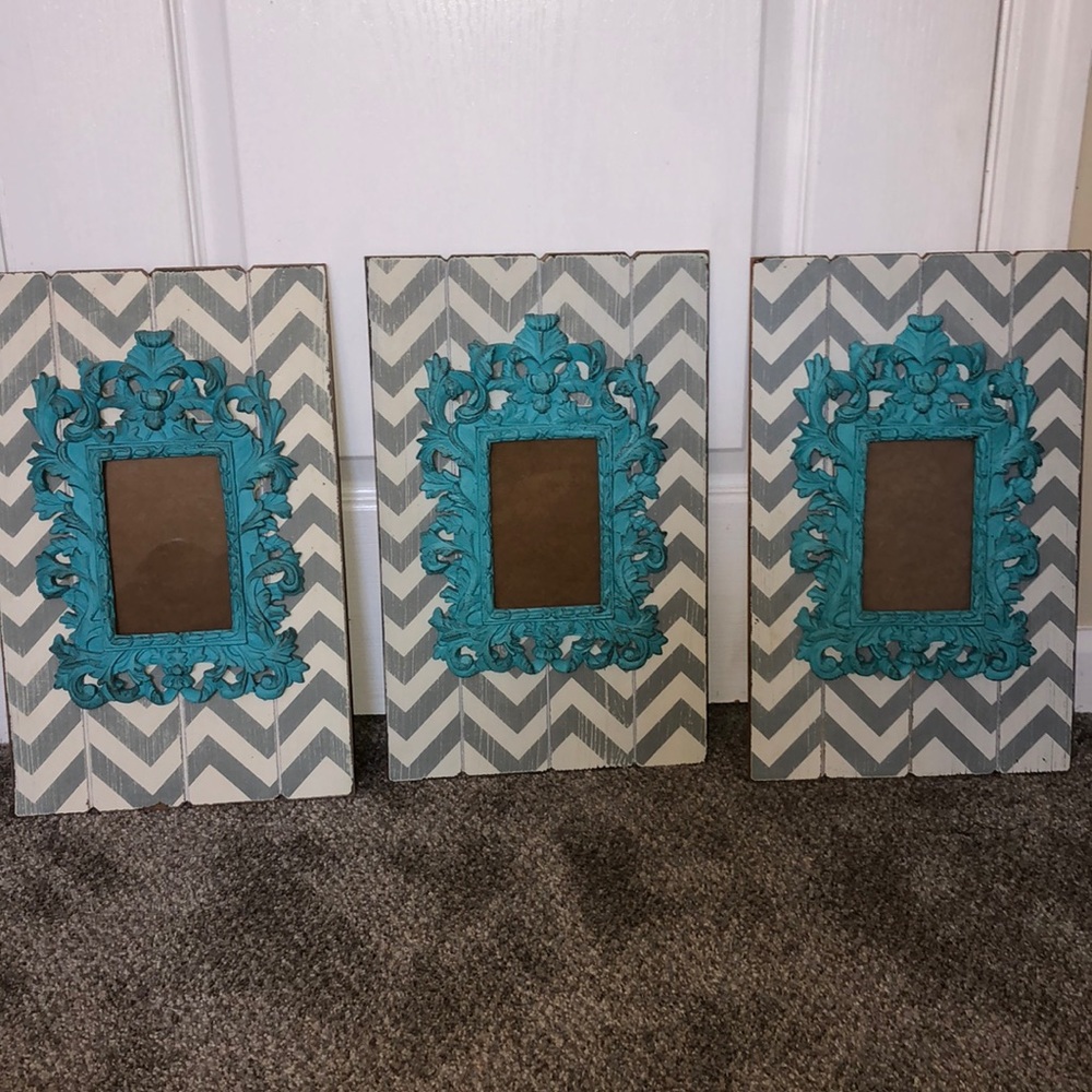 SET OF THREE PICTURE FRAMES